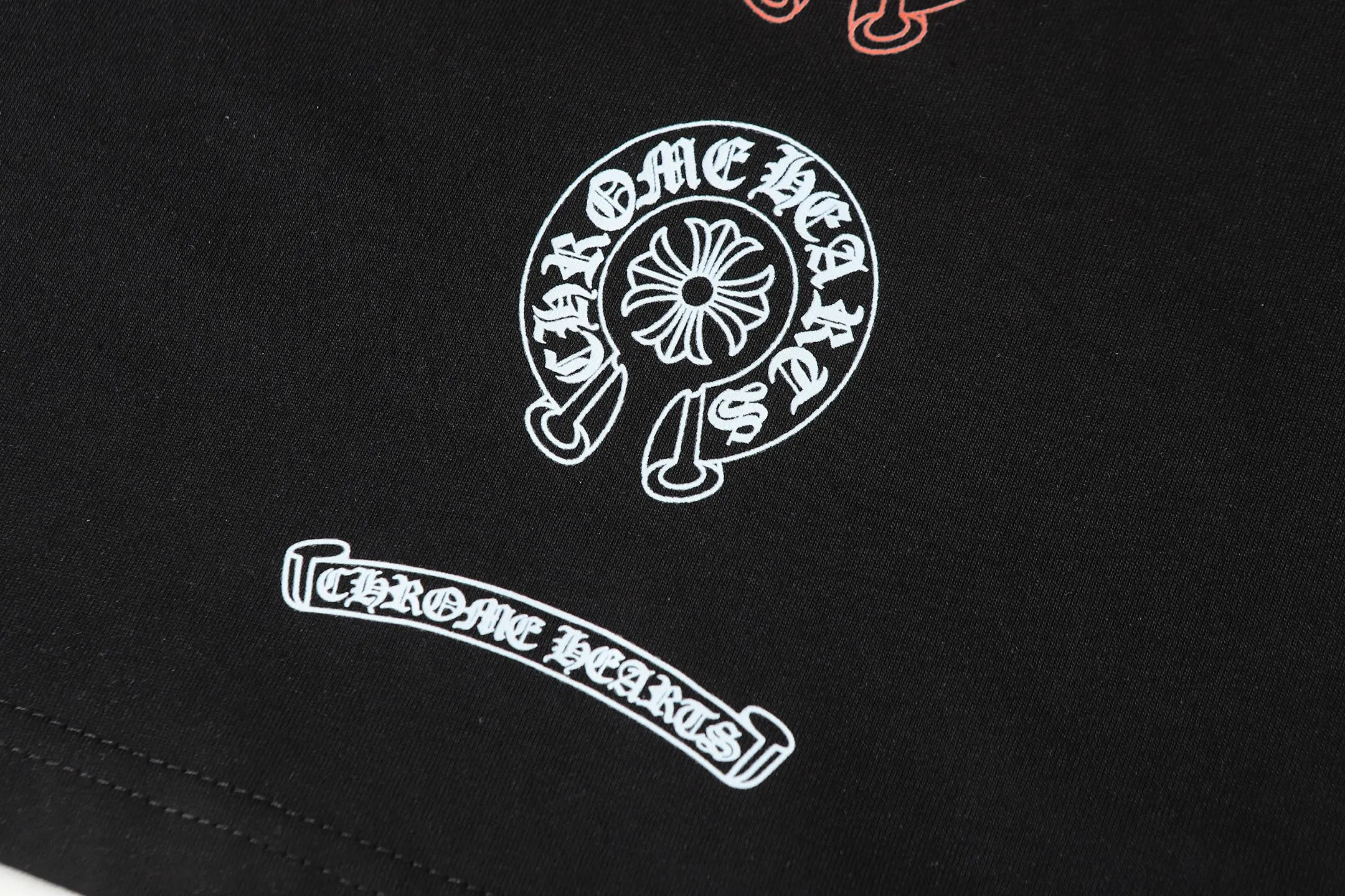 P160 Chrome Hearts CH Chrome Hearts Colorful Horseshoe Sanskrit Letter Printed Short Sleeve T-shirt Uses direct injection imported machine printing Hardware and accessories are milled and customized Correct configuration Black 2025 Chrome Hearts authentic packaging 260 grams of custom-dyed double yarn cotton Large version Loose and stylish Differentiated from low version slim and long version The upper body stretches the hips 100% commitment: top quality Not fast food The highest version on the market Top quality - different from the ordinary versions on the market If you care about quality, you should also respect the price. Absolutely 0 after-sales service and 0 return rate so far. It’s hard not to love the style - 260g double yarn cotton custom dyed fabric - Correct high-density main mark, washed tag, hand-sewn